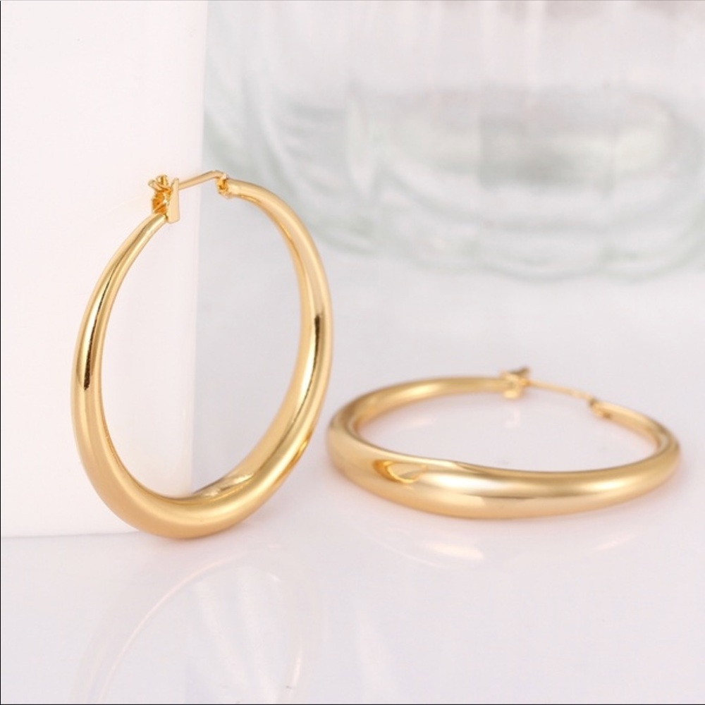 NWT Yellow Gold Plated Hoop Earings - Picture 3 of 5